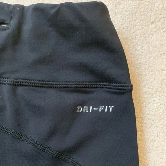 NIKE Dri-Fit Cropped Athletic cropped pants/ leggings. 
Leggings, size M vvv - Picture 12 of 15